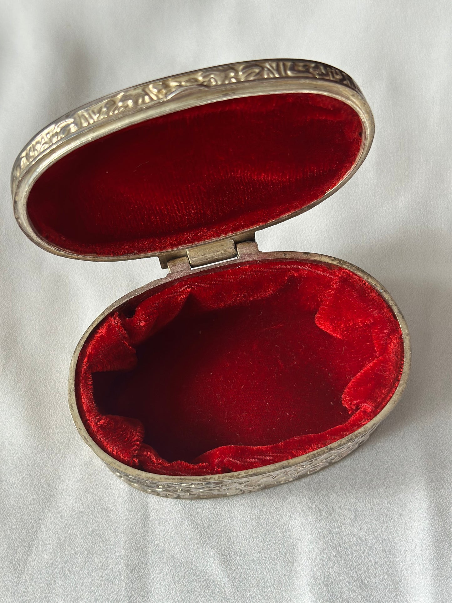 Vintage Bow Trinket Box