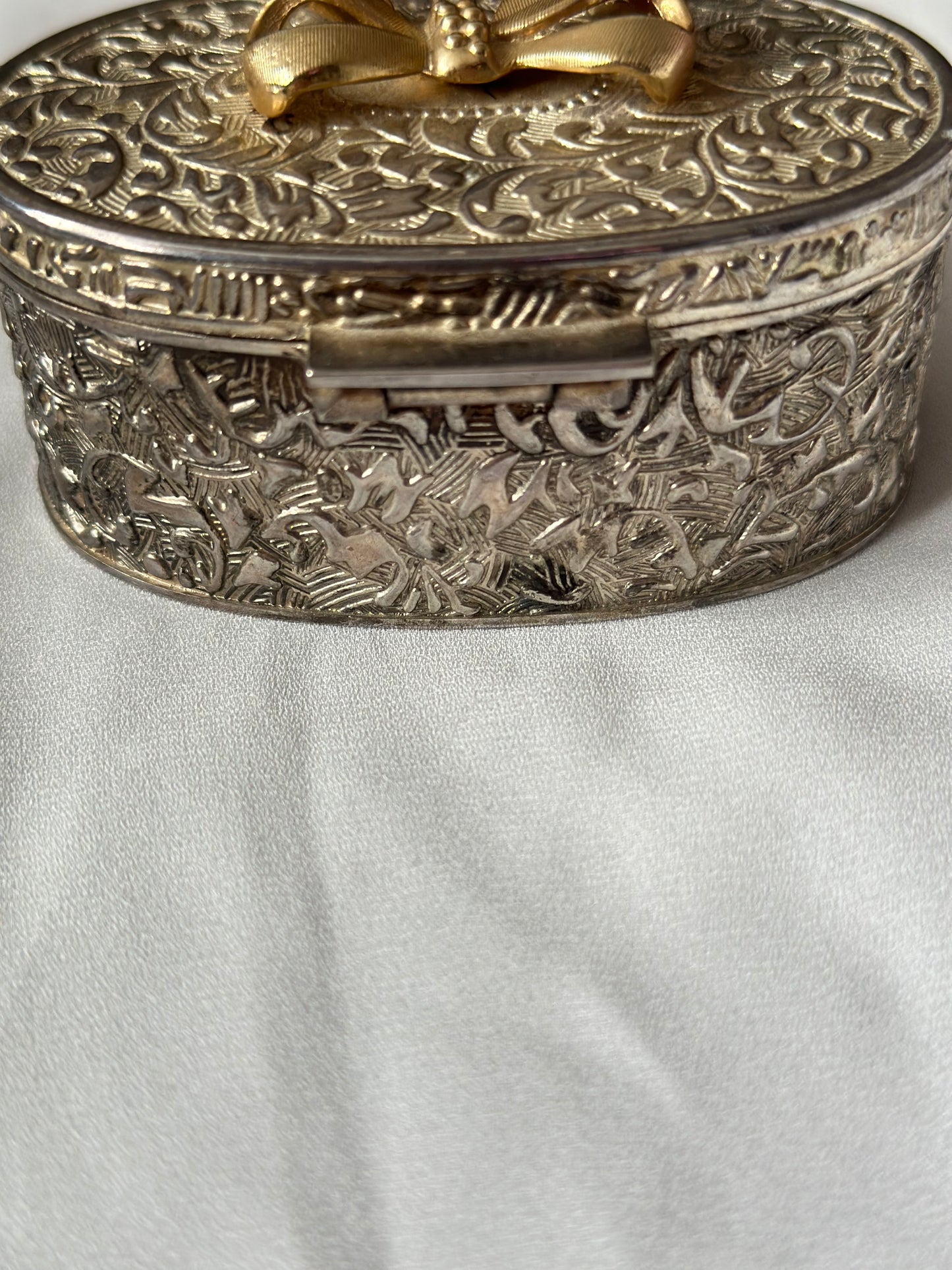Vintage Bow Trinket Box